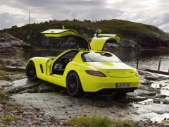 Igra Mercedes-Benz SLS E-Cell Puzzle spletu