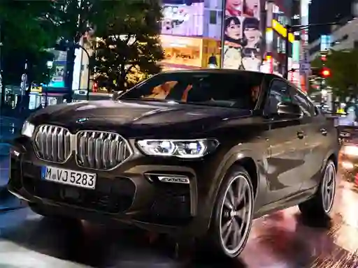 Igra BMW X6 M50I spletu