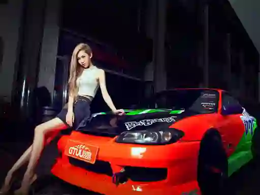 Igra Girls and Cars spletu
