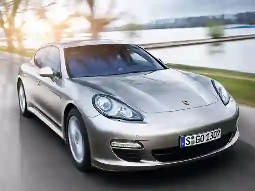 Igra Porsche Panamera Puzzle spletu