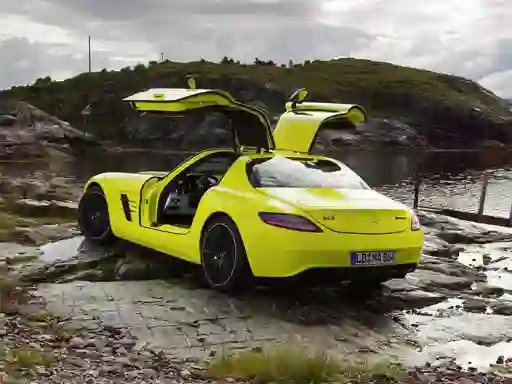 Igra Mercedes-Benz SLS E-Cell Puzzle spletu
