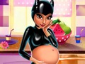 Igra Catwoman je noseča  spletu